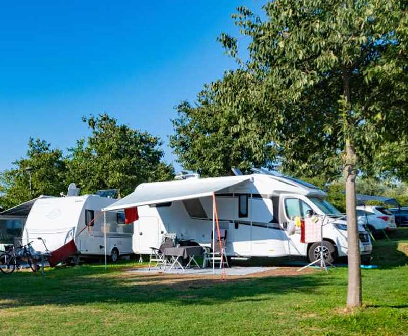 camping-mit-hund-fornella-gardasee-super-stellplatz-in-der-sonne