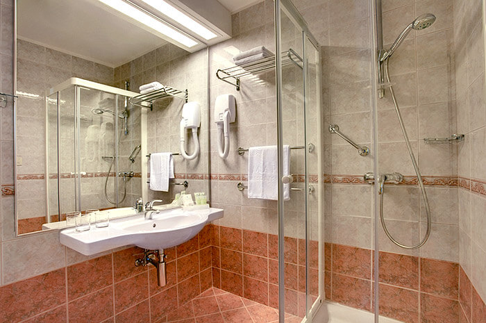 hotel-mit-hund-crystal-sunny-hotel-porec-klassik-badezimmer